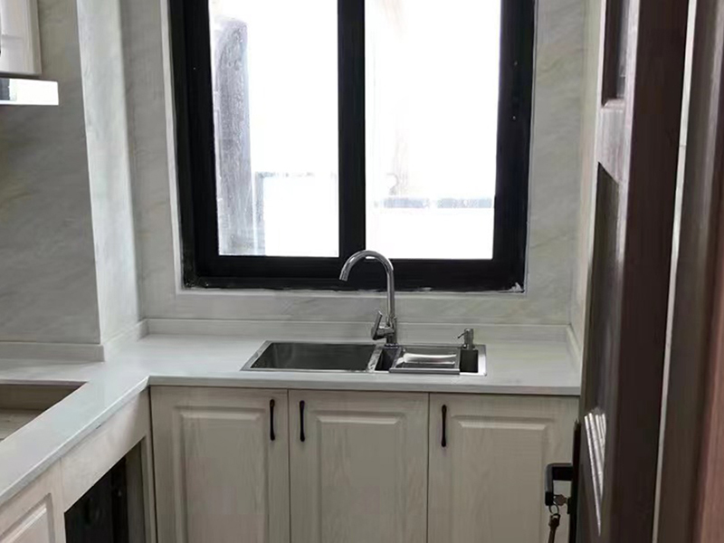 廚房櫥柜臺面用什么材料比較好？廚房用石英石臺面好嗎？(圖2)