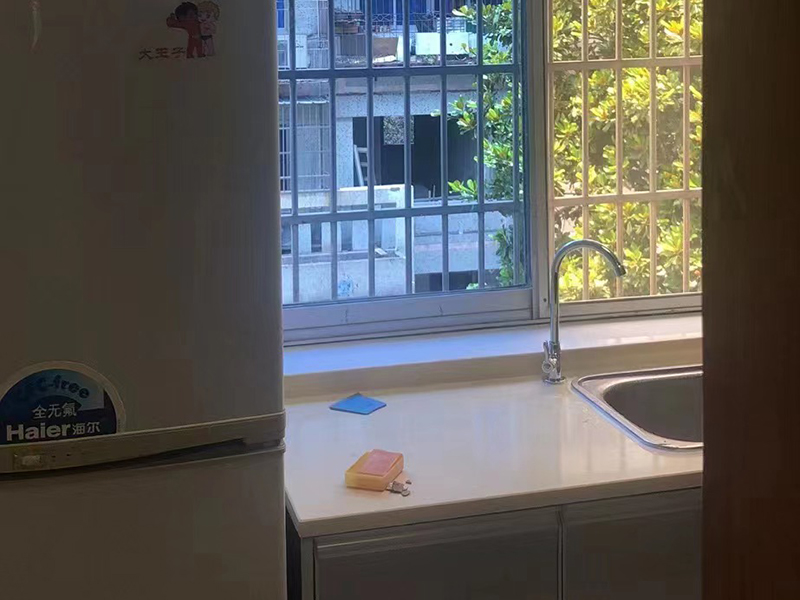 瓷磚開裂松動(dòng)怎么處理？老房子廚房瓷磚怎樣改造省錢？(圖1)