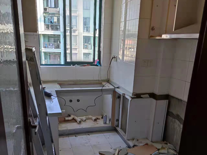 瓷磚開裂松動(dòng)怎么處理？老房子廚房瓷磚怎樣改造省錢？(圖2)