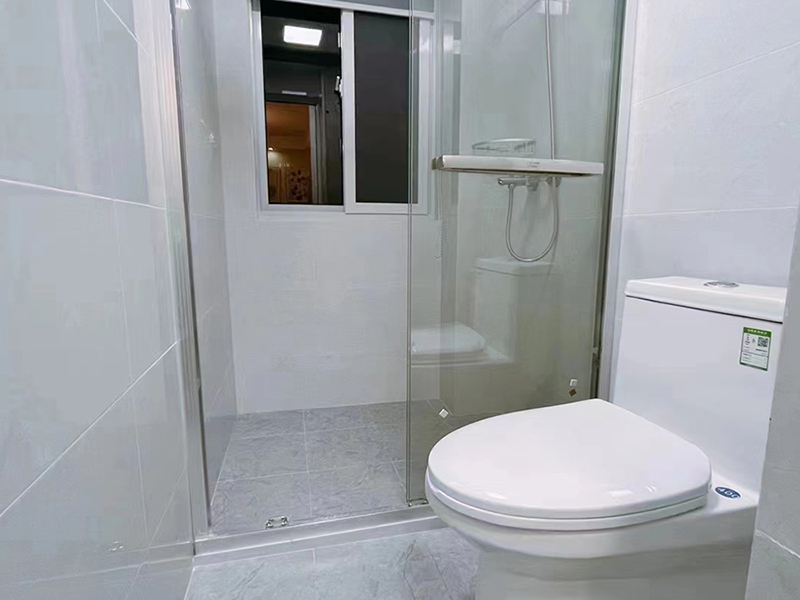 淋浴隔斷玻璃用磨砂好還是透明好？衛(wèi)生間局部裝修小技巧(圖1)