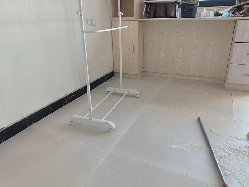 精裝房鋪地板磚多少錢(qián)一平方？客廳怎樣裝修瓷磚更省錢(qián)？(圖4)