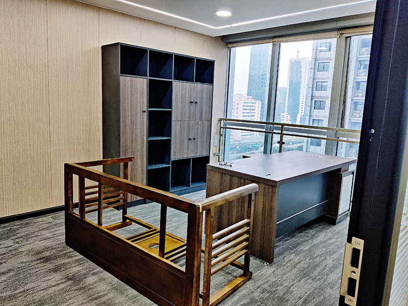  家里客廳改成工作區(qū)還“違法”了？太離譜了吧！