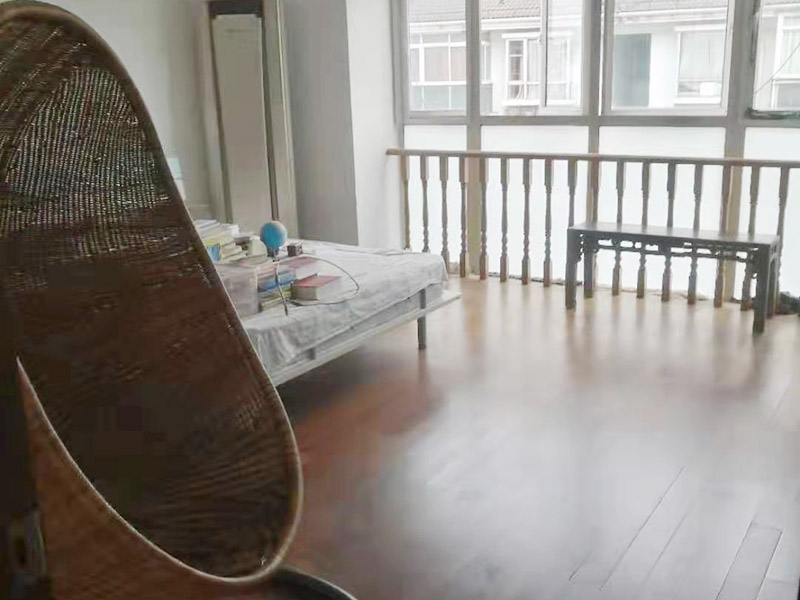 “財(cái)不外露”說得可能就是這種裝修吧！年輕人都喜歡這樣的客廳(圖1)