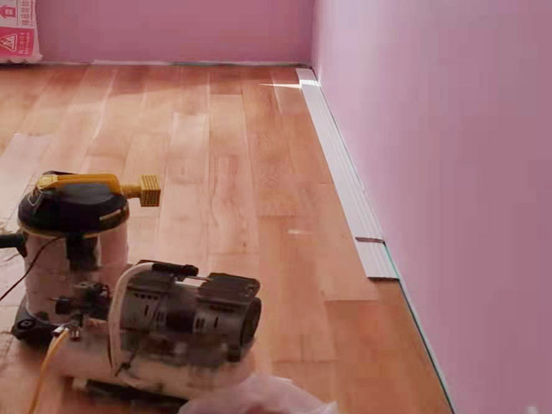 臥室木地板多少錢(qián)一平米？地板安裝工人哪里找？(圖2)