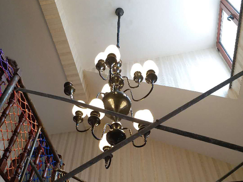 客廳裝修如何選購燈具？客廳吊燈安裝在什么位置比較好？(圖4)