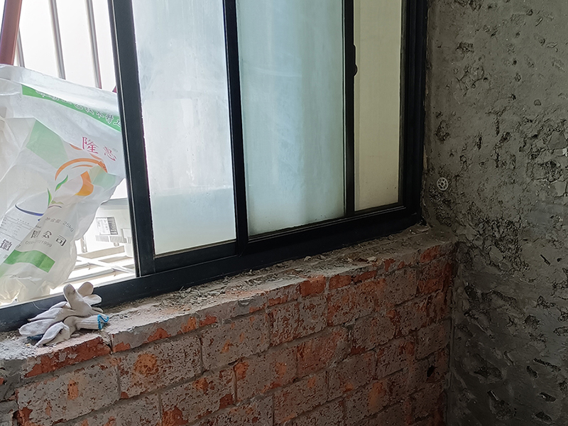 全封閉式陽臺裝修風(fēng)格(圖4)