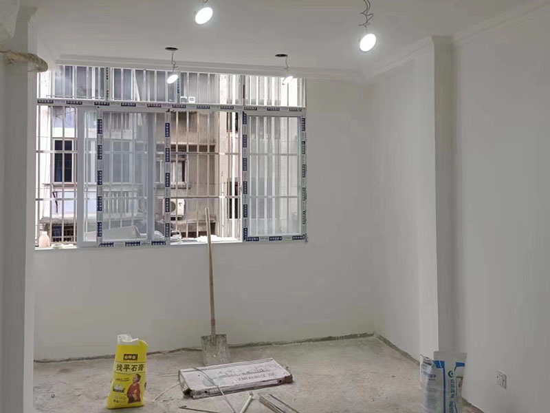 封閉陽(yáng)臺(tái)墻面貼磚還是刷漆，各自有什么優(yōu)缺點(diǎn)？(圖1)