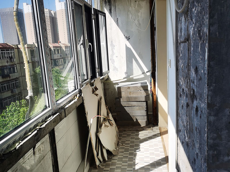 陽臺瓷磚舊了想重裝，五個陽臺翻新技巧(圖1)