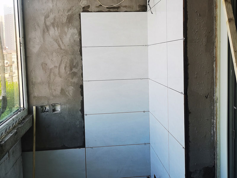 陽(yáng)臺(tái)瓷磚翻新重裝多少錢(qián)？(圖2)