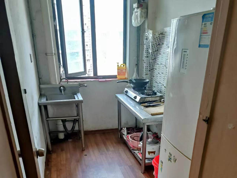 廚房墻面裝修選擇貼瓷磚還是刷涂料？