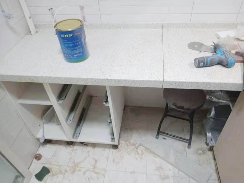 廚房墻面裝修選擇貼瓷磚還是刷涂料？(圖2)