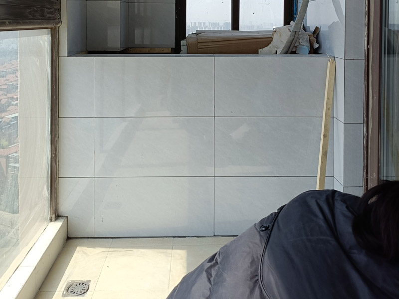 瓷磚開裂小細紋怎么補救(圖1) 瓷磚開裂小細紋怎么補救(圖1)