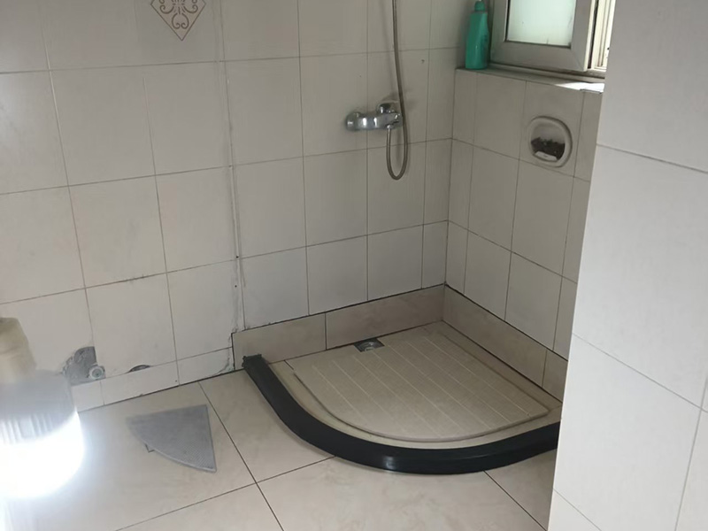 衛(wèi)生間墻角潮濕發(fā)霉？根源分析與3種長效解決方案(圖1)